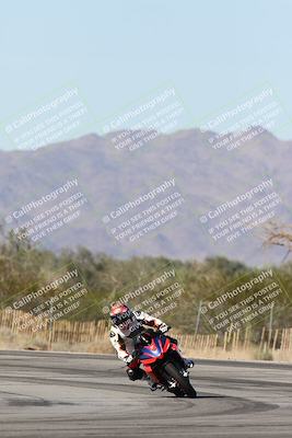 media/Dec-01-2025-Moto Forza (Mon) [[2daa91e15f]]/3-Beginner Group/Session 3 (Turn 3)/